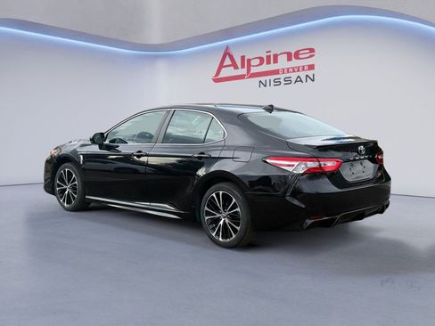 Used 2020 Toyota Camry SE image 3