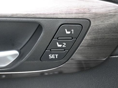 Used 2025 Toyota Highlander Platinum image 15