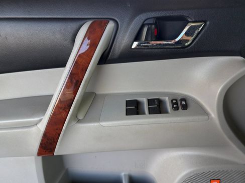 Used 2013 Toyota Highlander Limited FWD image 13