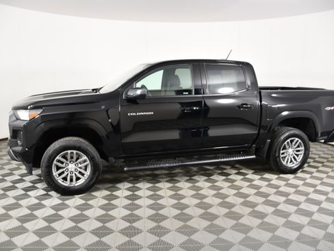 Used 2023 Chevrolet Colorado LT w/ LT Convenience Package II AWD/4WD image 9