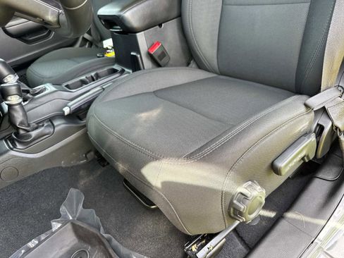 Used 2019 Jeep Wrangler Unlimited Sport S image 19