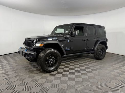 Used 2024 Jeep Wrangler Unlimited AWD/4WD image 3