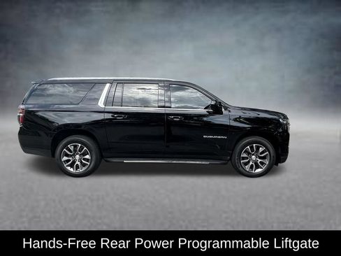 Used 2022 Chevrolet Suburban LT RWD image 8