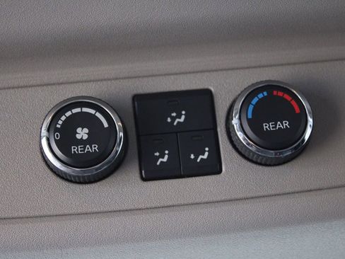 Used 2013 Nissan Armada Platinum image 32