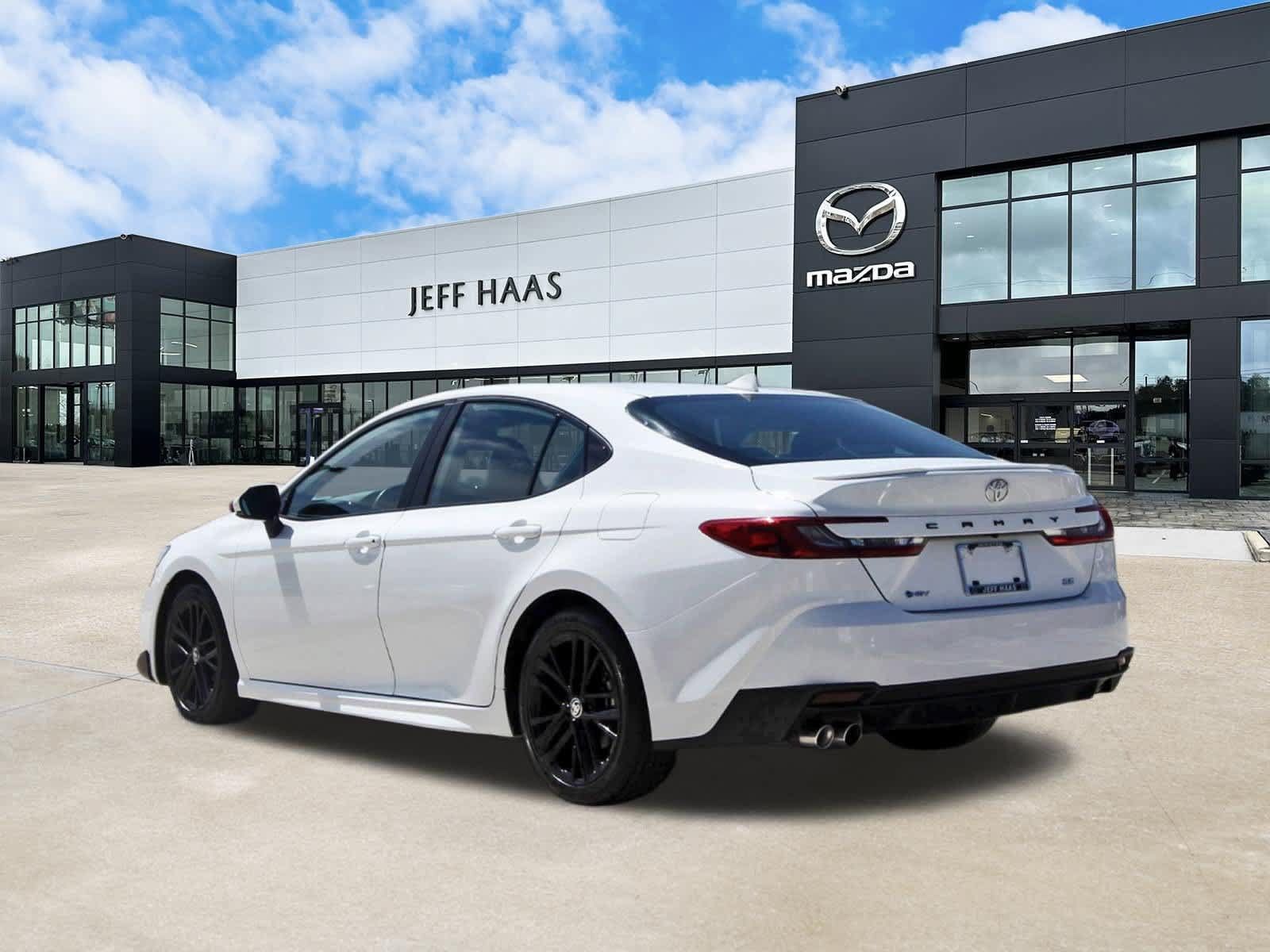 Used 2025 Toyota Camry SE FWD image 2