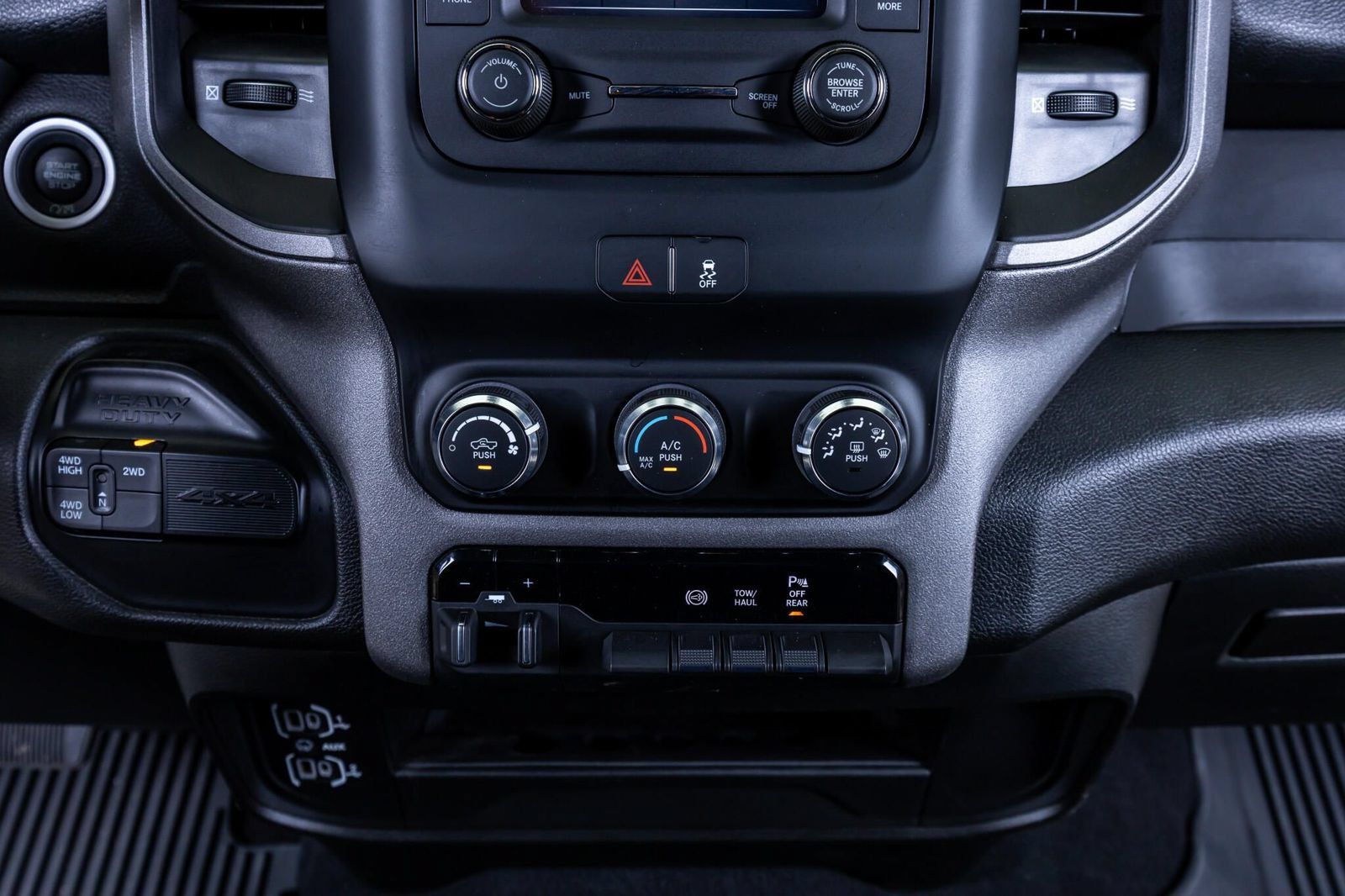 Used 2024 RAM 3500 Tradesman w/ Chrome Appearance Group AWD/4WD image 28