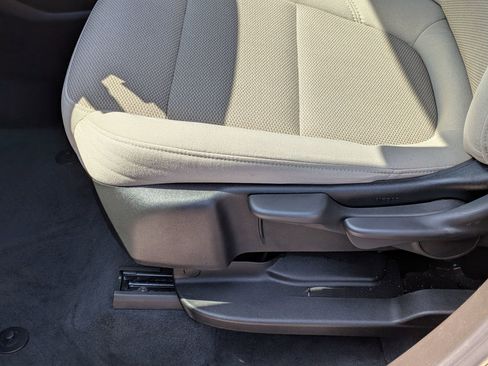 Used 2022 Chevrolet Traverse LS FWD image 12