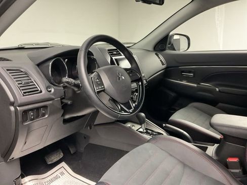 Used 2025 Mitsubishi Outlander Sport SE image 13