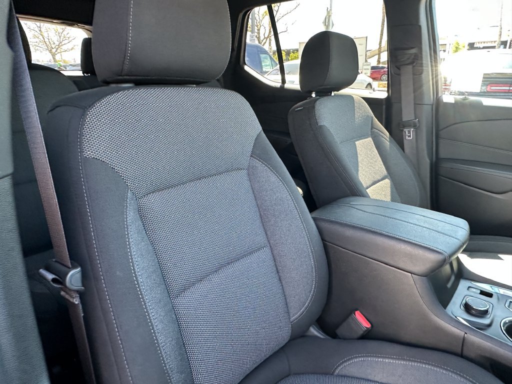 Used 2023 Chevrolet Traverse LT w/ LPO, Cargo Package AWD/4WD image 17