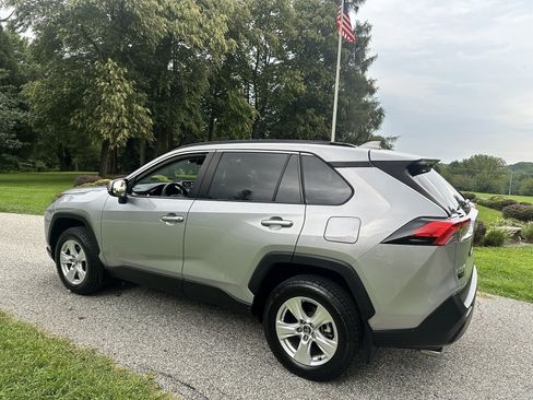 Used 2020 Toyota RAV4 XLE w/ Convenience Package AWD/4WD image 7