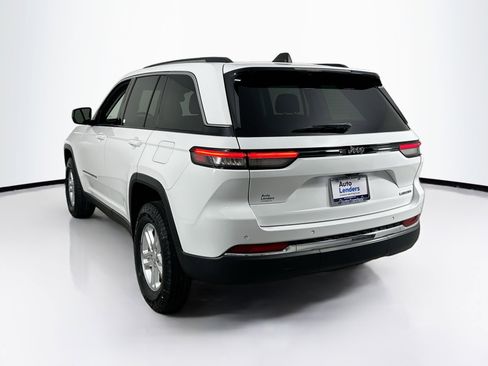 Used 2023 Jeep Grand Cherokee Laredo image 7