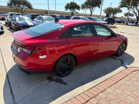 Used 2023 Hyundai Elantra SEL FWD image 5