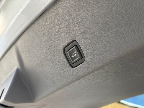 Used 2020 Cadillac XT6 Premium Luxury w/ LPO, Floor Liner Package image 10