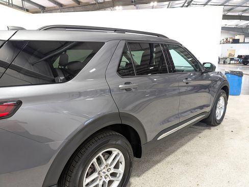 Used 2025 Ford Explorer Active image 3