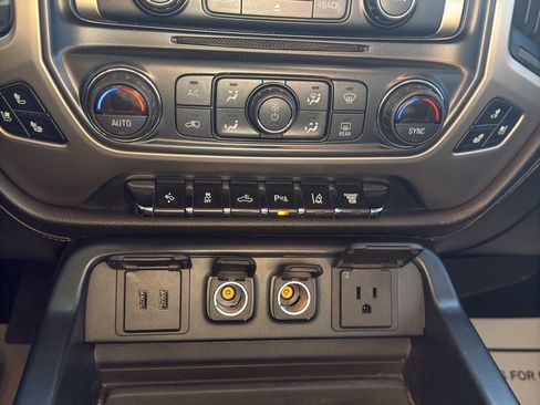 Used 2018 GMC Sierra 3500 Denali image 25