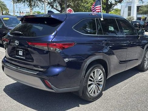 Used 2023 Toyota Highlander Platinum FWD image 10