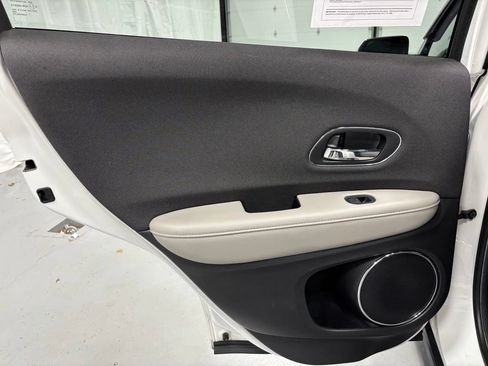 Used 2019 Honda HR-V EX image 40