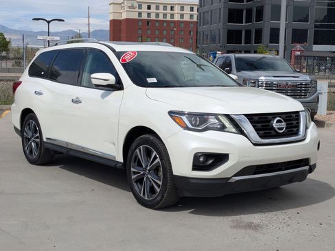 Used 2018 Nissan Pathfinder Platinum AWD/4WD image 7