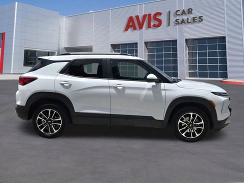 Used 2025 Chevrolet TrailBlazer LT AWD/4WD image 5