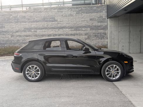 Certified 2026 Porsche Macan AWD/4WD image 8