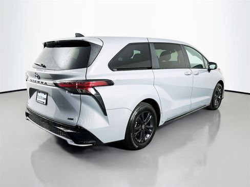 Certified 2025 Toyota Sienna XSE image 7