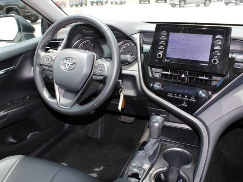 Used 2023 Toyota Camry SE AWD/4WD image 8