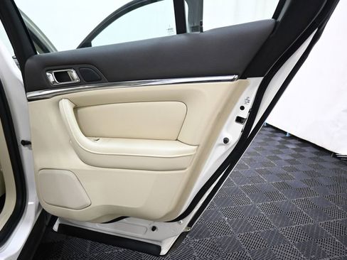 Used 2013 Lincoln MKS AWD image 22