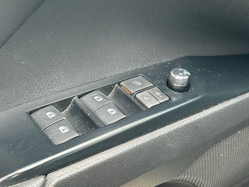 Used 2020 Toyota Camry XLE image 21