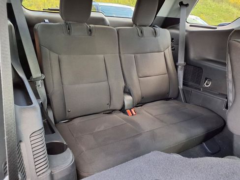 Used 2023 Ford Explorer XLT AWD/4WD image 10