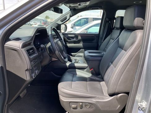 Used 2024 Chevrolet Suburban LT image 7