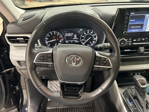 Used 2021 Toyota Highlander XLE image 16