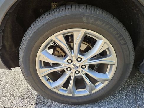 Used 2020 Ford Explorer XLT w/ Equipment Group 202A AWD/4WD image 29