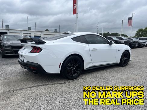 Used 2025 Ford Mustang GT RWD image 2