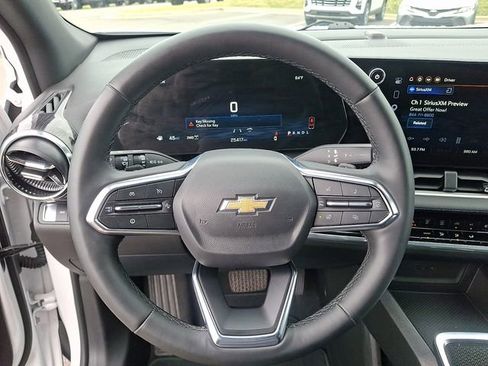 Used 2025 Chevrolet Equinox LT AWD/4WD image 13