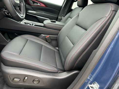 Certified 2026 Chevrolet Traverse Z71 w/ Driver Confidence Package AWD/4WD image 12