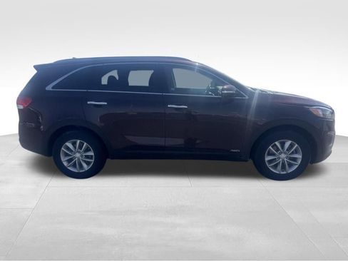 Used 2016 Kia Sorento AWD w/ LX Convenience Package image 2