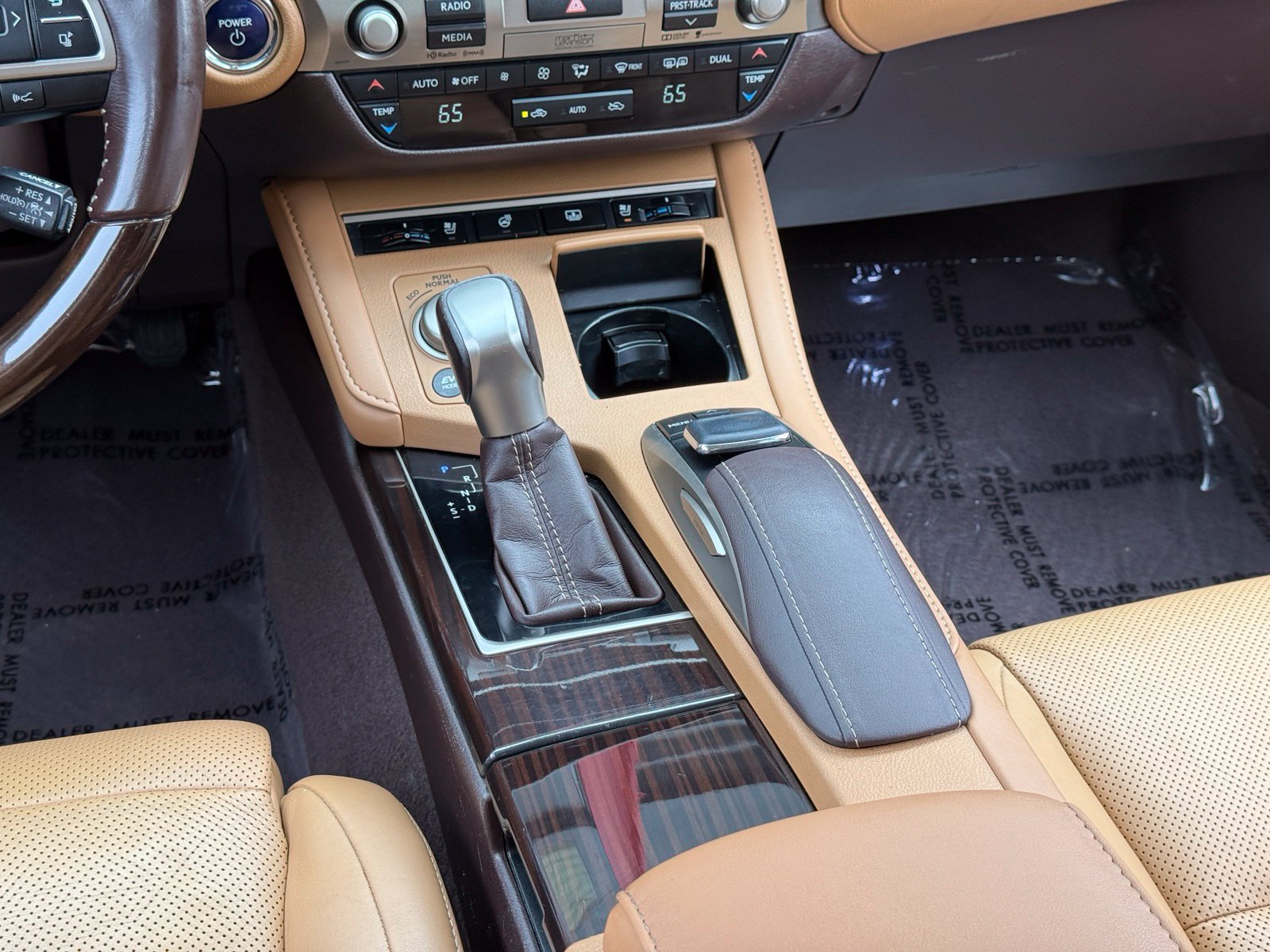 Used 2016 Lexus ES 300h w/ Ultra Luxury Package FWD image 45