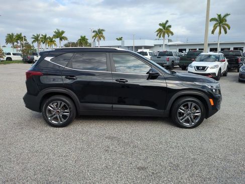 Used 2023 Kia Seltos S image 4