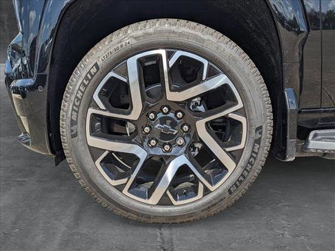 New 2024 Chevrolet Silverado EV RST image 12