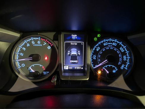 Used 2021 Toyota Tacoma TRD Off-Road w/ Technology Package image 14