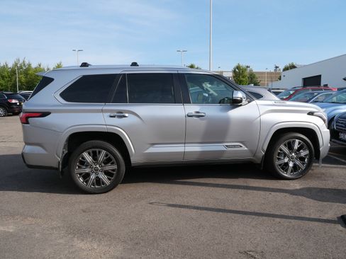 Used 2024 Toyota Sequoia Capstone AWD/4WD image 2