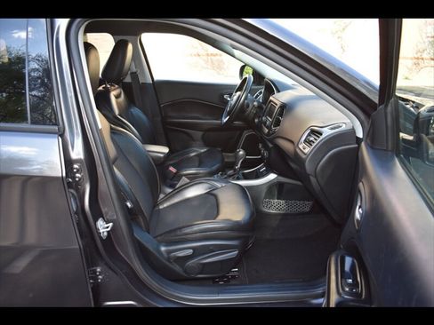 Used 2018 Jeep Compass Latitude FWD image 31