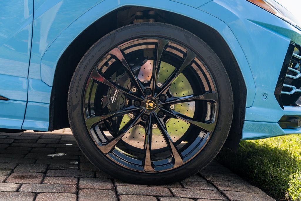 Used 2022 Lamborghini Urus AWD/4WD image 14
