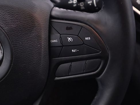 Used 2019 Jeep Cherokee Trailhawk w/ Cold Weather Group AWD/4WD image 24