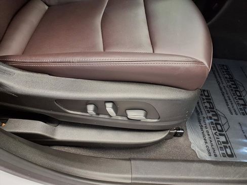 Certified 2022 Cadillac XT6 Premium Luxury image 11