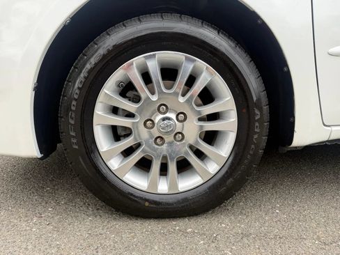 Used 2009 Toyota Sienna XLE FWD image 28