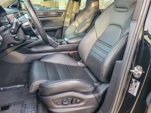 Used 2022 Porsche Cayenne GTS image 8