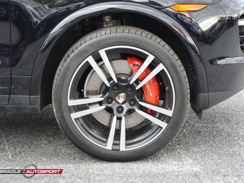 Used 2014 Porsche Cayenne Turbo S image 10