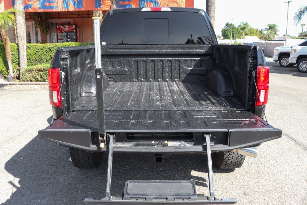 Used 2018 Ford F150 XLT w/ Equipment Group 302A Luxury AWD/4WD image 9