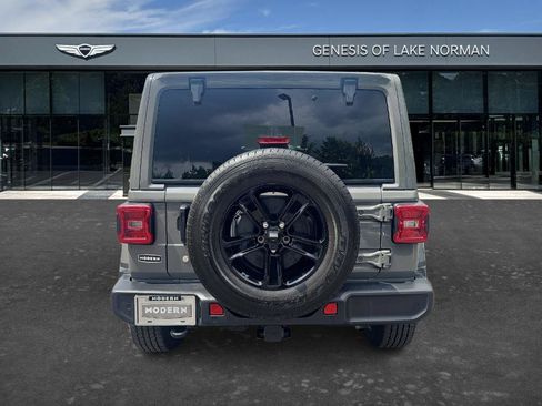 Used 2020 Jeep Wrangler Unlimited Sahara AWD/4WD image 8